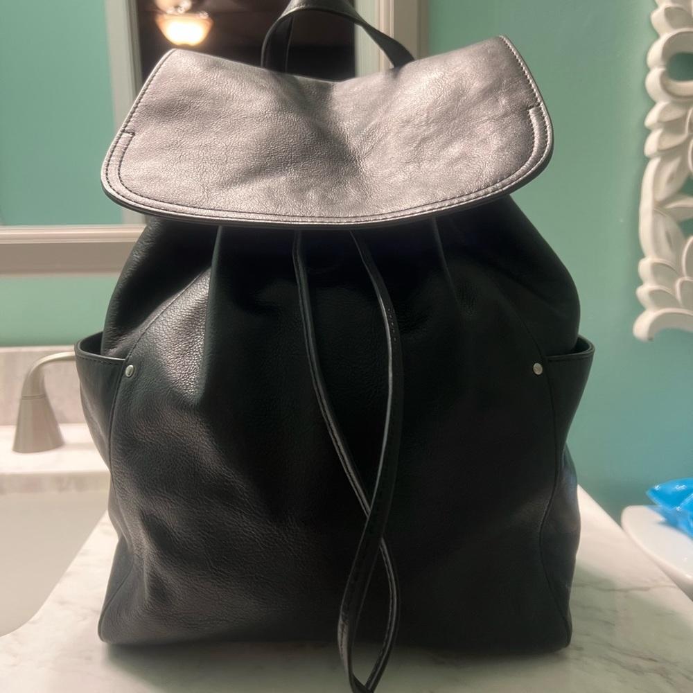 Frye Olivia Backpack in black